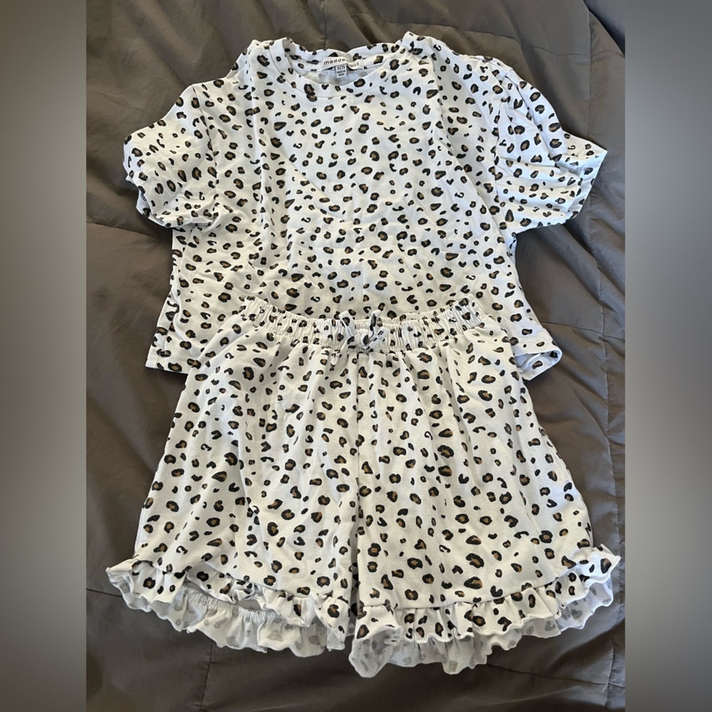 Madden Girl Animal Print Lounge outfit